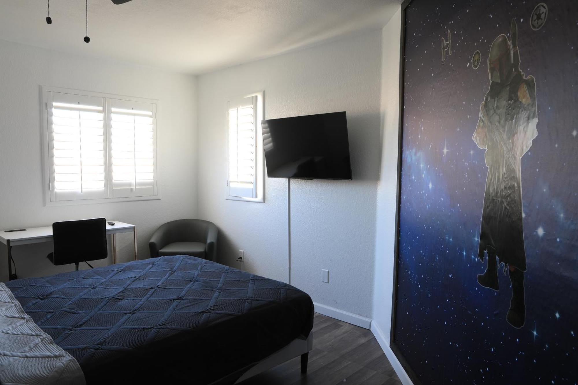 Holiday home Comfy Expansive - Near The Strip - Heated Pool