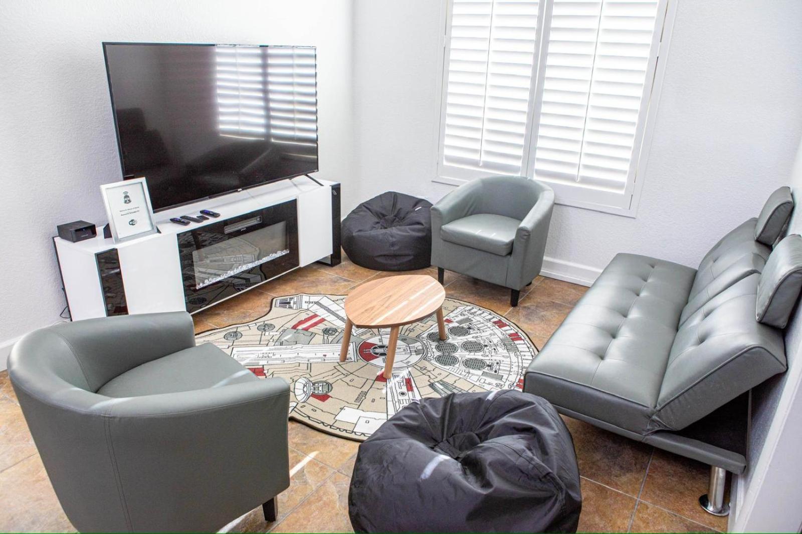 Holiday home Comfy Expansive - Near The Strip - Heated Pool